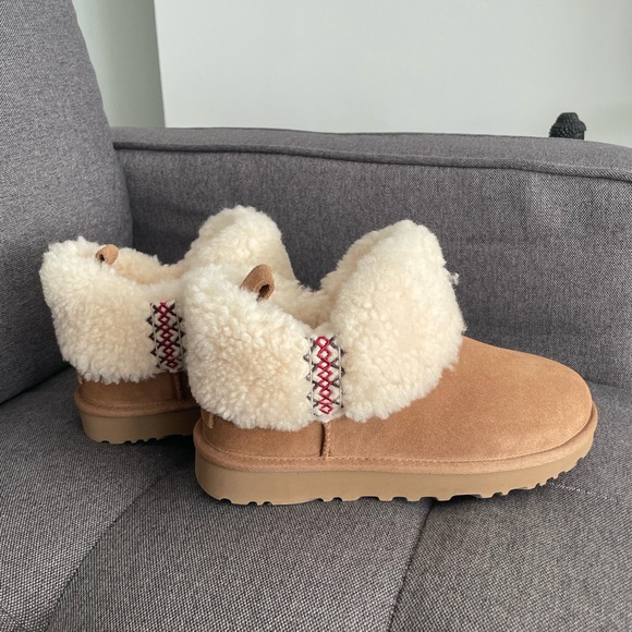 Ultra Mini UGG Braid Ankle Boots - Picture 9 of 9